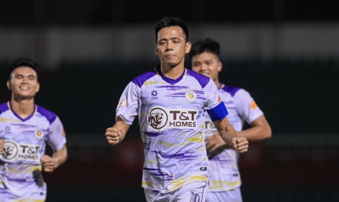 Hà Nội FC hưởng lợi nhờ VAR và phạt đền